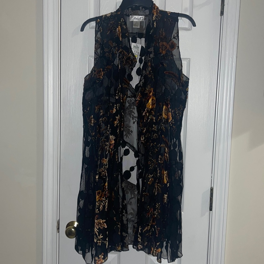 NWT Aris. A Lace velvet vest